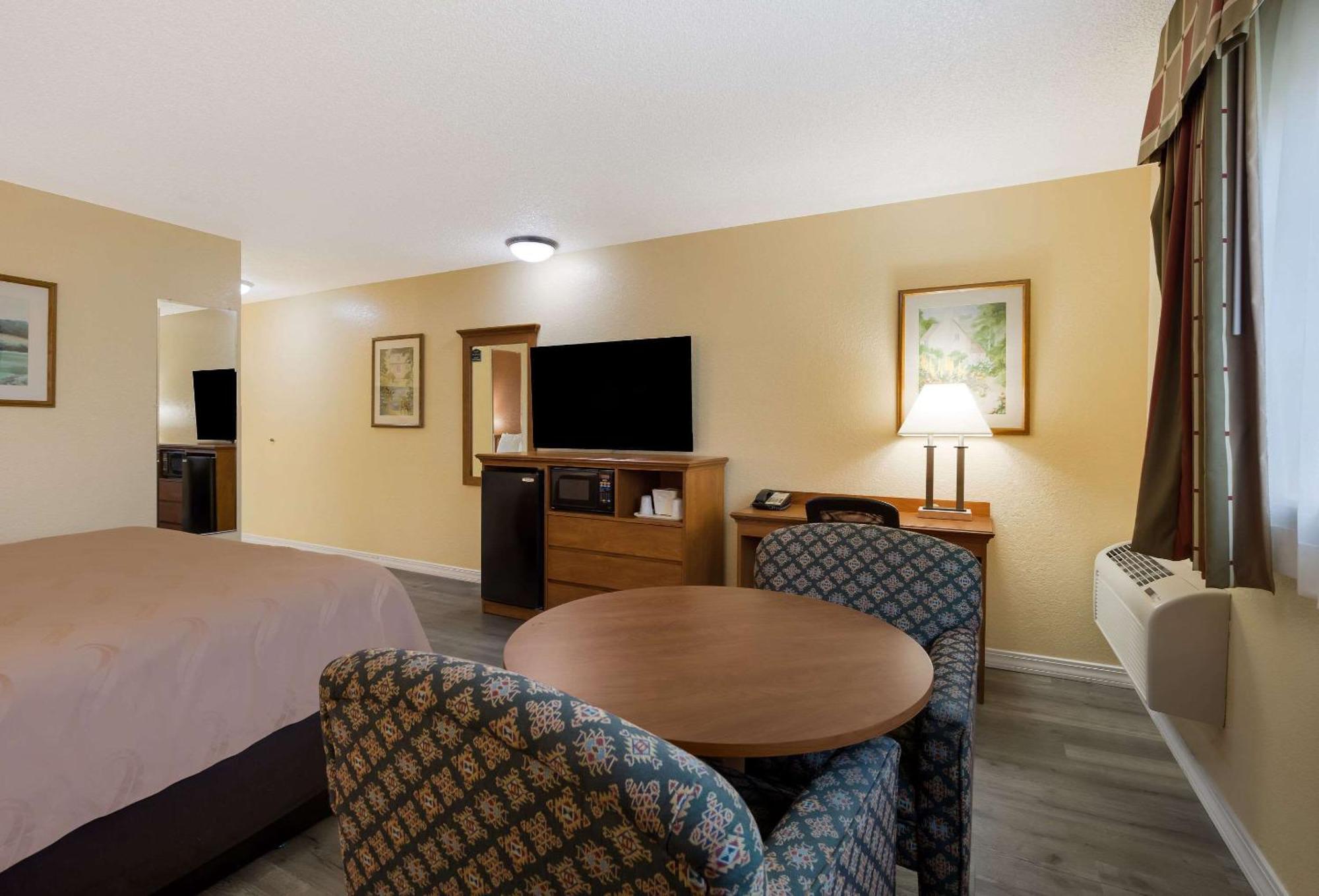 Quality Inn & Suites Medford Airport Dış mekan fotoğraf