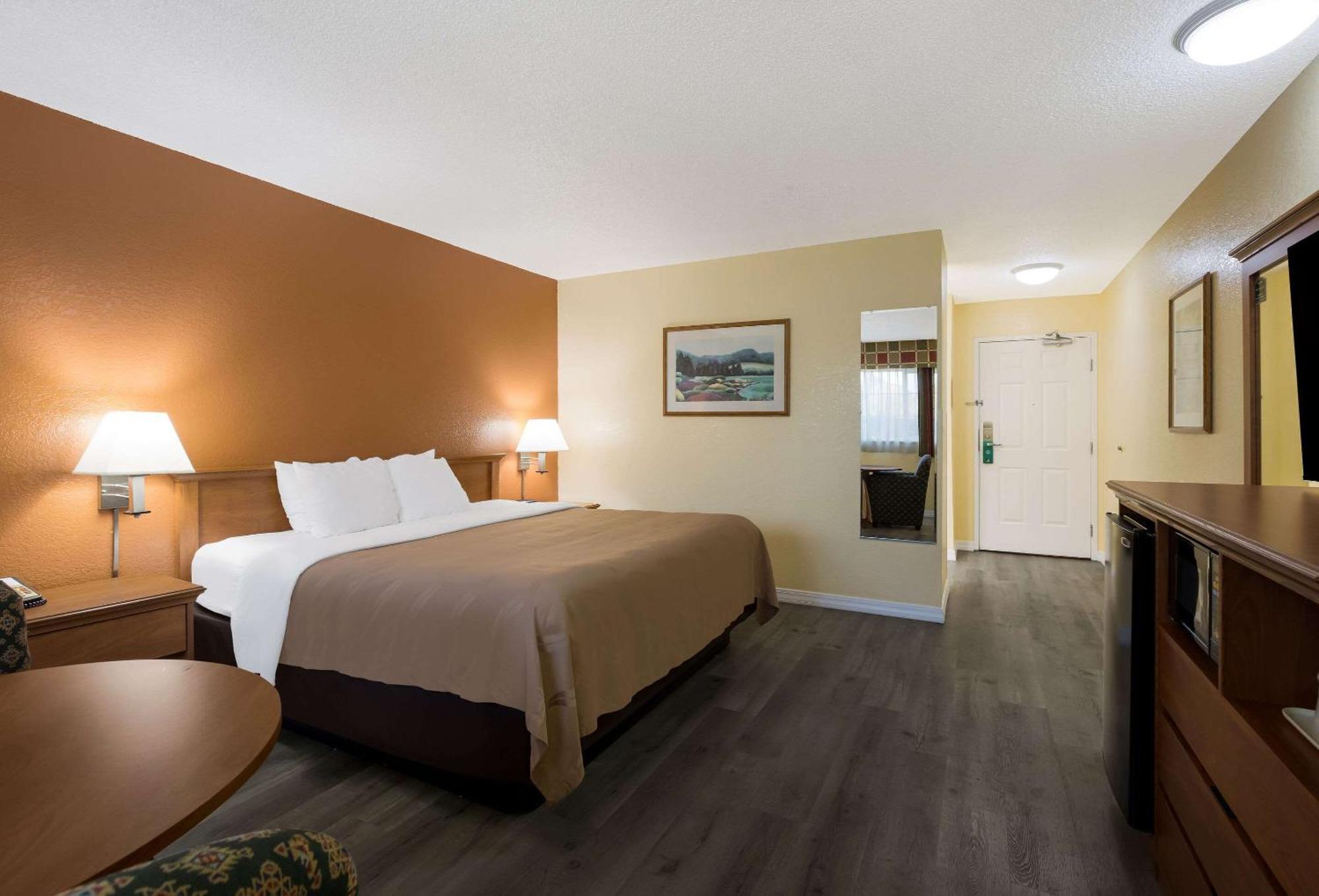 Quality Inn & Suites Medford Airport Dış mekan fotoğraf