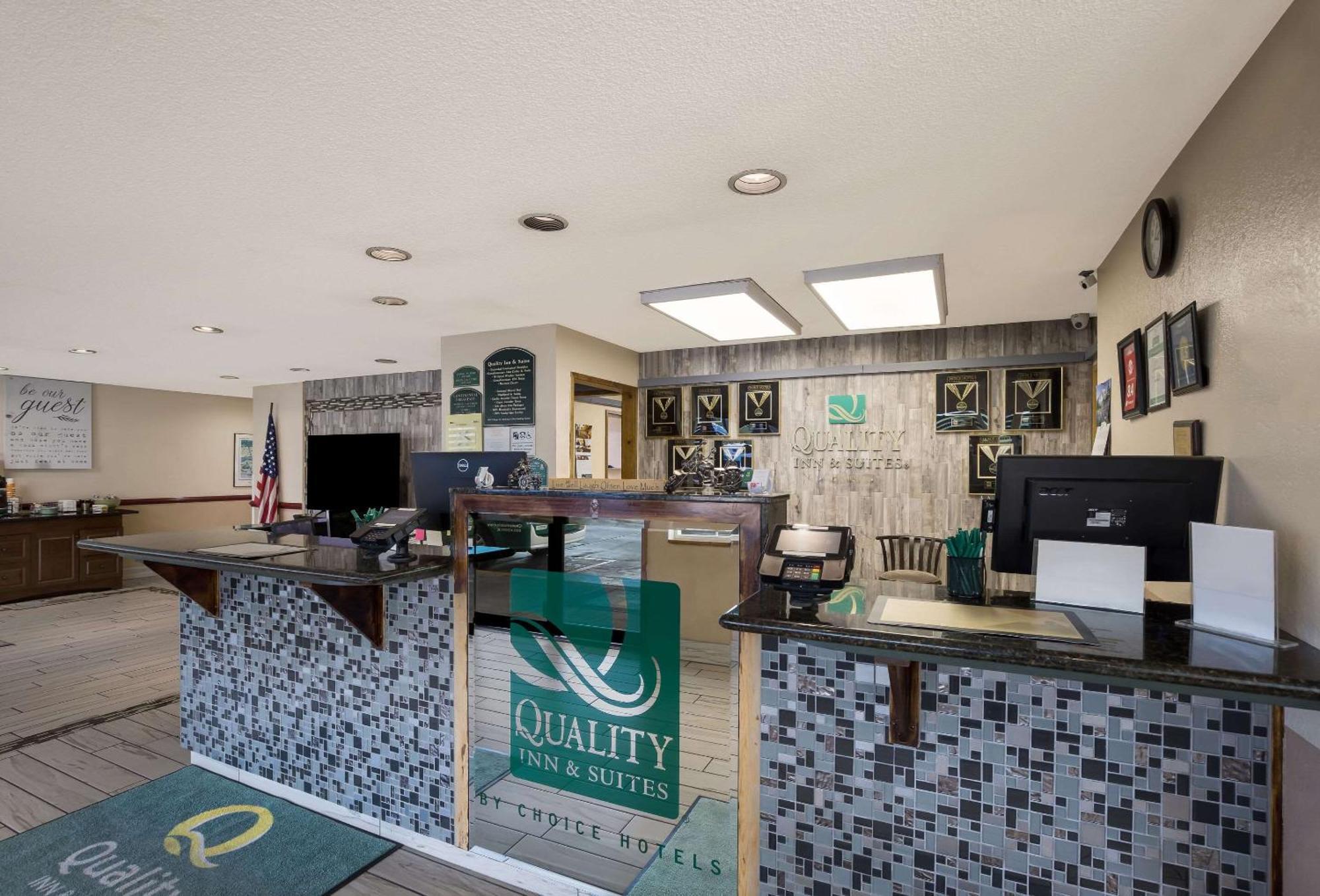 Quality Inn & Suites Medford Airport Dış mekan fotoğraf