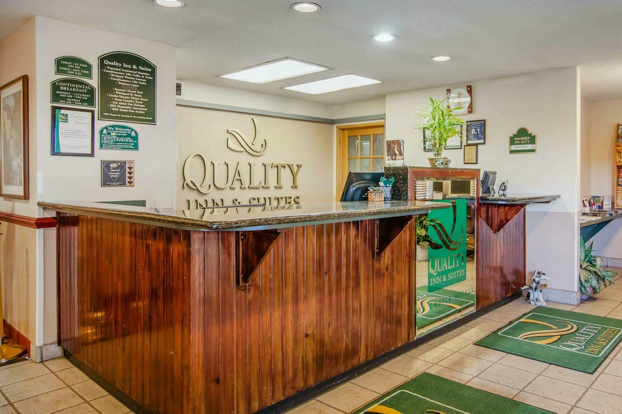Quality Inn & Suites Medford Airport Dış mekan fotoğraf